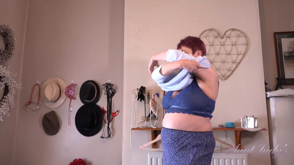 POV Your Curvy Wife Layla Wants Your Help Picking An Outfit